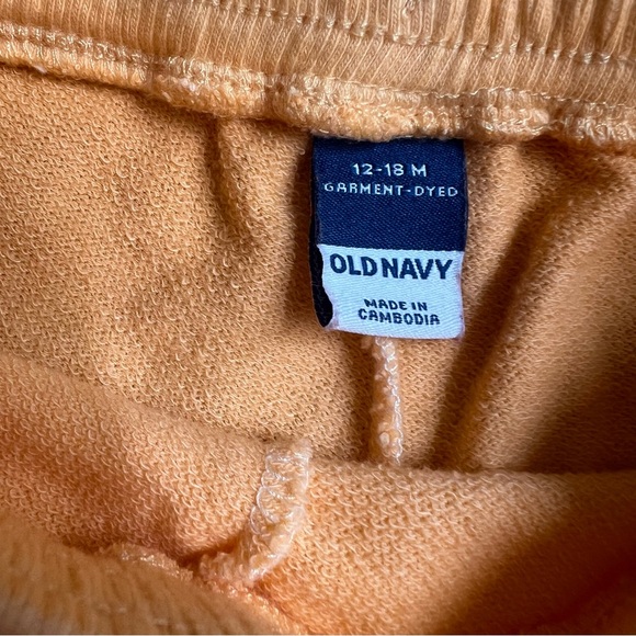 NWOT OLD NAVY ORANGE AND WHITE CREWNECK AND SHORT SET SIZE 12-18MO - Picture 11 of 12